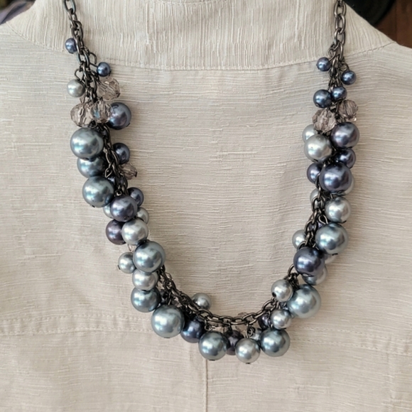 Choker ~ Varied Tone and Size Grey Pearls on a Gunmetal Color Chain 15" - Picture 3 of 10